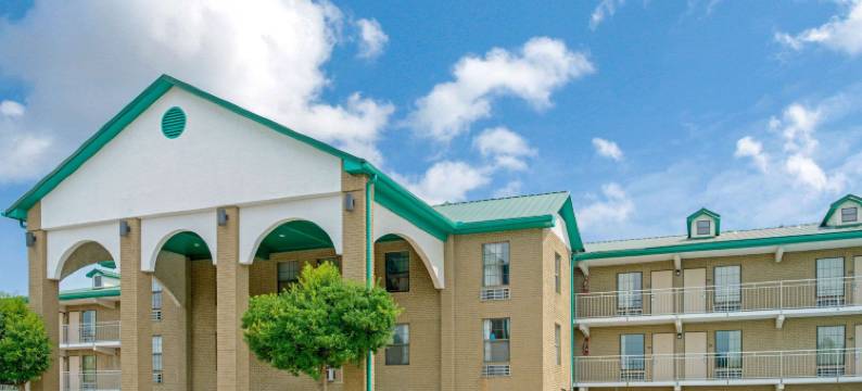 莱克兰温德姆速8酒店(Super 8 by Wyndham Lakeland)图片