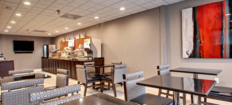 Holiday Inn Express 飓风米尔斯(韦弗利)(Holiday Inn Express Hurricane Mills (Waverly))图片