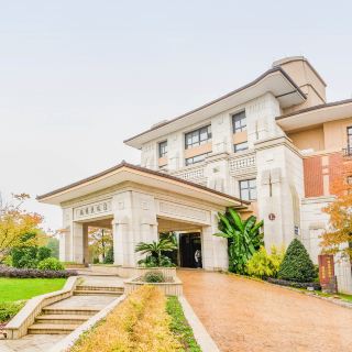 布洛瓦生态度假村