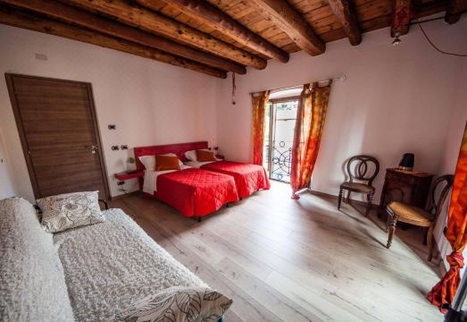 B&B Santa Lucia & Smeraldo Hotel Overview