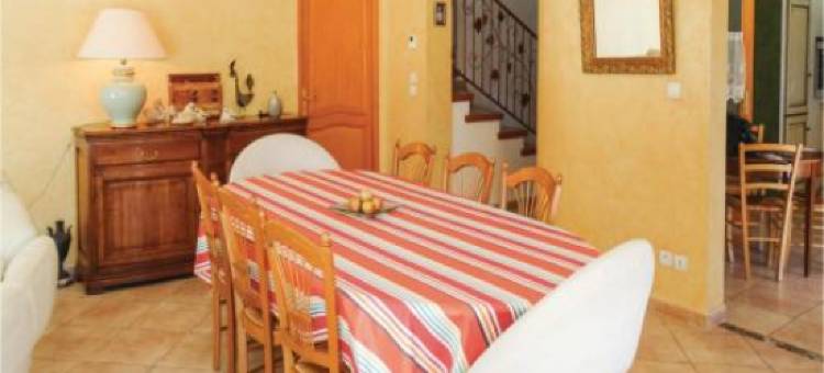 Four-Bedroom Holiday Home in Paziols图片