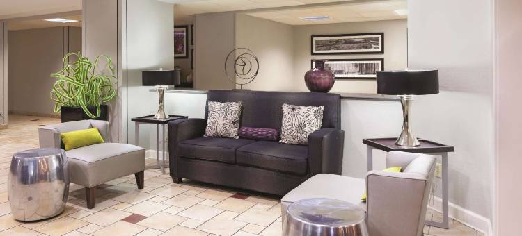 迈阿密机场东拉昆塔温德姆套房酒店(La Quinta Inn & Suites by Wyndham Miami Airport East)图片