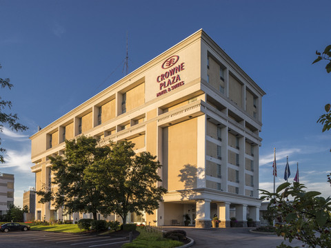 Crowne Plaza Suites 匹兹堡南
