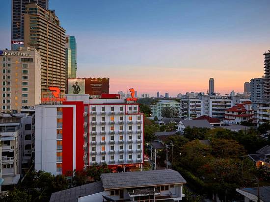 曼谷阿索克紅色行星酒店