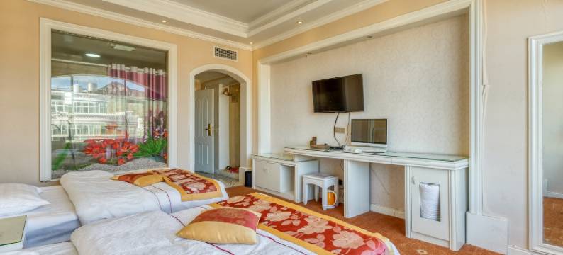 香格里拉娜姆措假日大酒店图片