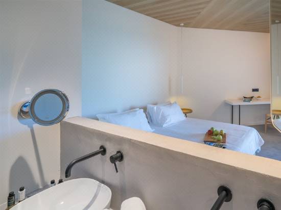 caravel suites zakynthos