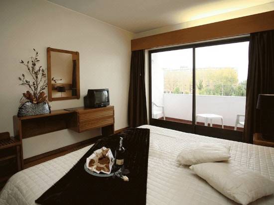 Hotel Meia Lua, Hotel Reviews and Room Rates | Trip.com