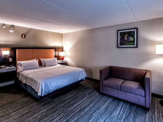 Hampton Inn Suites Staten Island Hotel Reviews And Room Rates