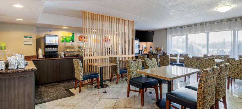 品质酒店及套房(Quality Inn & Suites 5585 Ambler Drive Mississauga Ontario)图片