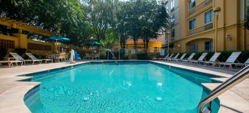 夏洛特机场南拉昆塔温德姆套房酒店(La Quinta Inn & Suites by Wyndham Charlotte Airport South)图片