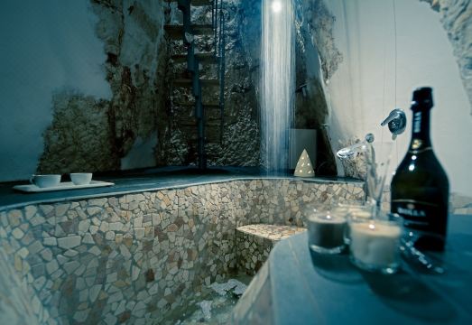 Victoria Suite by PCB Hotel Overview