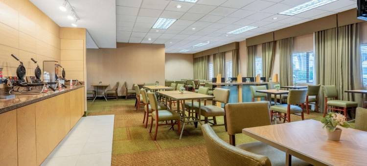 西雅图锡塔克机场拉昆塔温德姆套房酒店(La Quinta Inn & Suites by Wyndham Seattle Sea-Tac Airport)图片