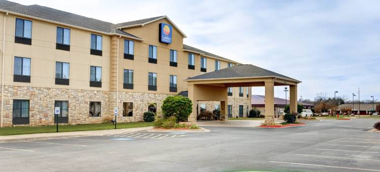 拉塞尔维尔I-40舒适套房酒店(Comfort Inn & Suites Russellville I-40)图片