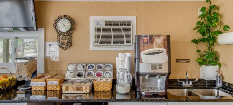 奥尔良科德角罗德威酒店(Rodeway Inn Orleans - Cape Cod)图片