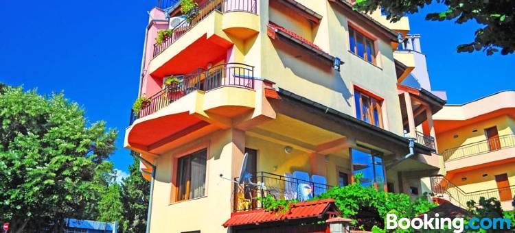 Family Hotel Daf图片