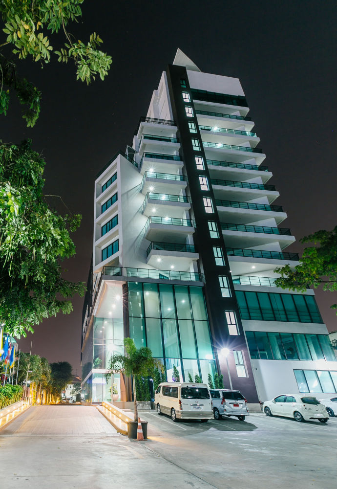Pattaya Discovery Beach Hotel Over view
