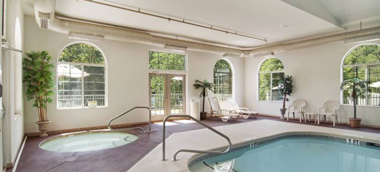 河流逃生贝斯特韦斯特优质套房酒店(Best Western Plus River Escape Inn  Suites)图片