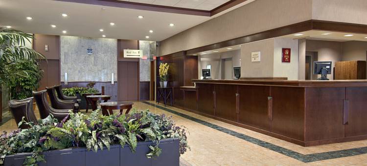 卡尔加里市中心华美达广场酒店(Ramada Plaza by Wyndham Calgary Downtown)图片