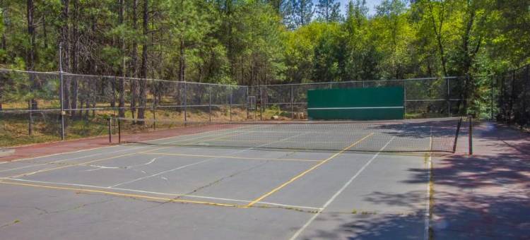 温泉露营度假村小屋1(Lake of the Springs Camping Resort Cabin 1)图片