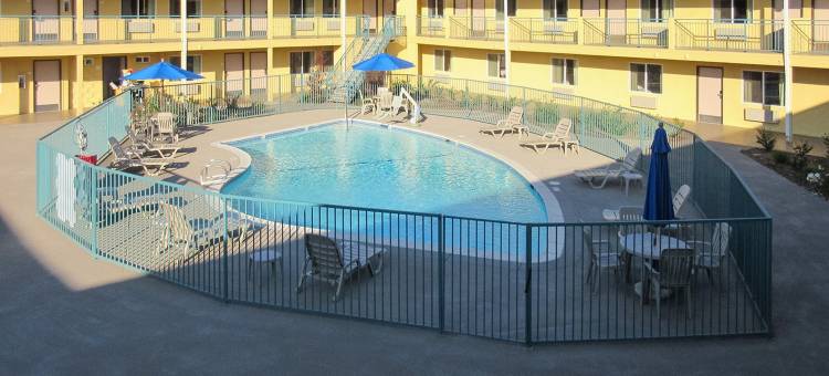 贝克斯菲尔德市区附近凯艺套房酒店(Quality Inn & Suites Near Downtown Bakersfield)图片