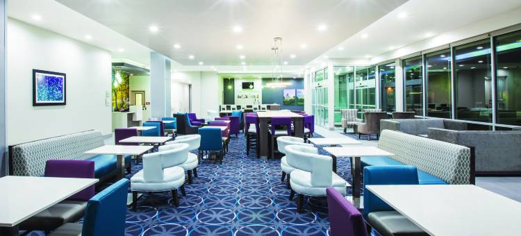 休斯顿赛普里斯拉昆塔温德姆套房酒店(La Quinta Inn & Suites by Wyndham Houston Cypress)图片