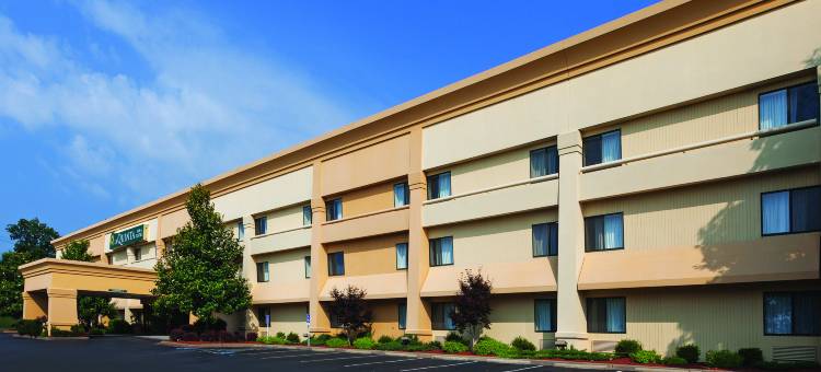 小石城北部麦凯恩购物中心拉昆塔温德姆套房酒店(La Quinta Inn & Suites by Wyndham N Little Rock-McCain Mall)图片