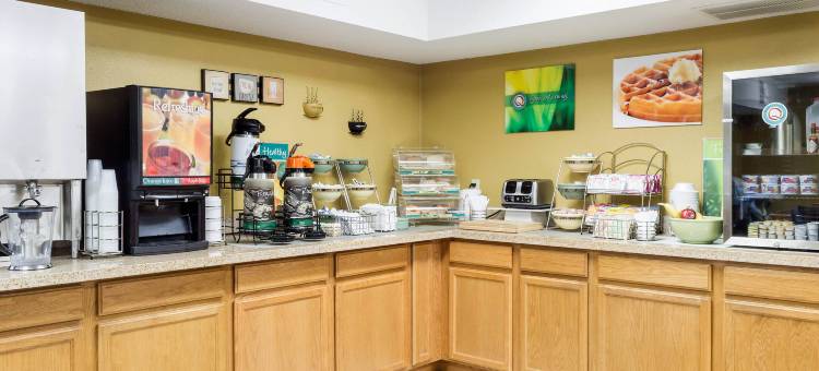 昆特品质酒店及套房沃特敦近草原湖冰场(Quality Inn & Suites Watertown Near Prairie Lakes Ice Arena)图片