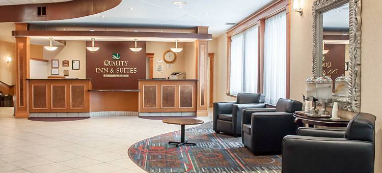 维斯塔尔宾汉顿近大学凯艺套房酒店(Quality Inn & Suites Vestal Binghamton Near University)图片