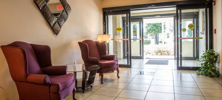 巴拿马城市海滩附近郊区开放式客房酒店(Suburban Studios Near Panama City Beach)图片