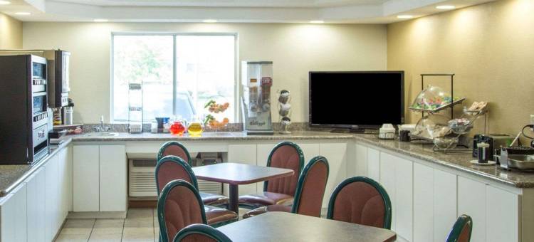 锡达拉皮兹罗德威酒店(Rodeway Inn)图片