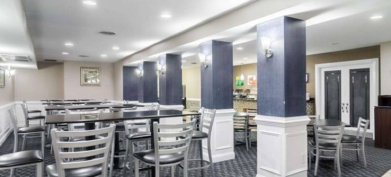 威廉斯堡中心罗德威套房酒店(Rodeway Inn & Suites Williamsburg Central)图片