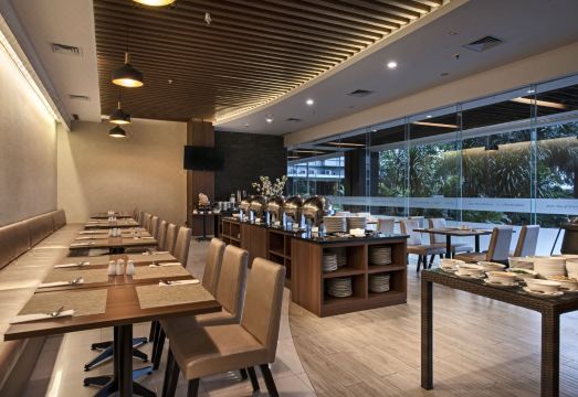 Grand Whiz Poins Simatupang Jakarta Hotel Overview