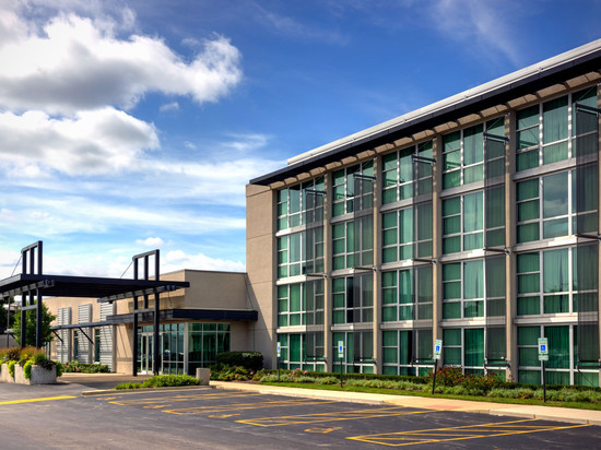 洲际旗下皇冠假日伦巴第唐纳斯格罗夫酒店