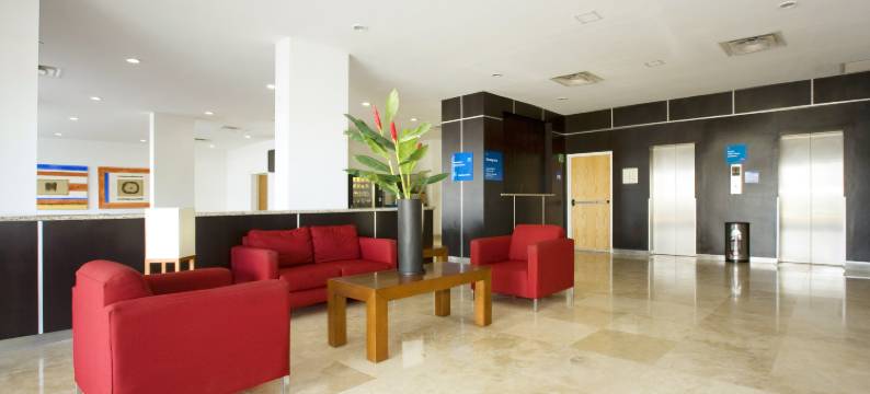 雷诺萨山谷奥拓酒店(One Reynosa Valle Alto)图片