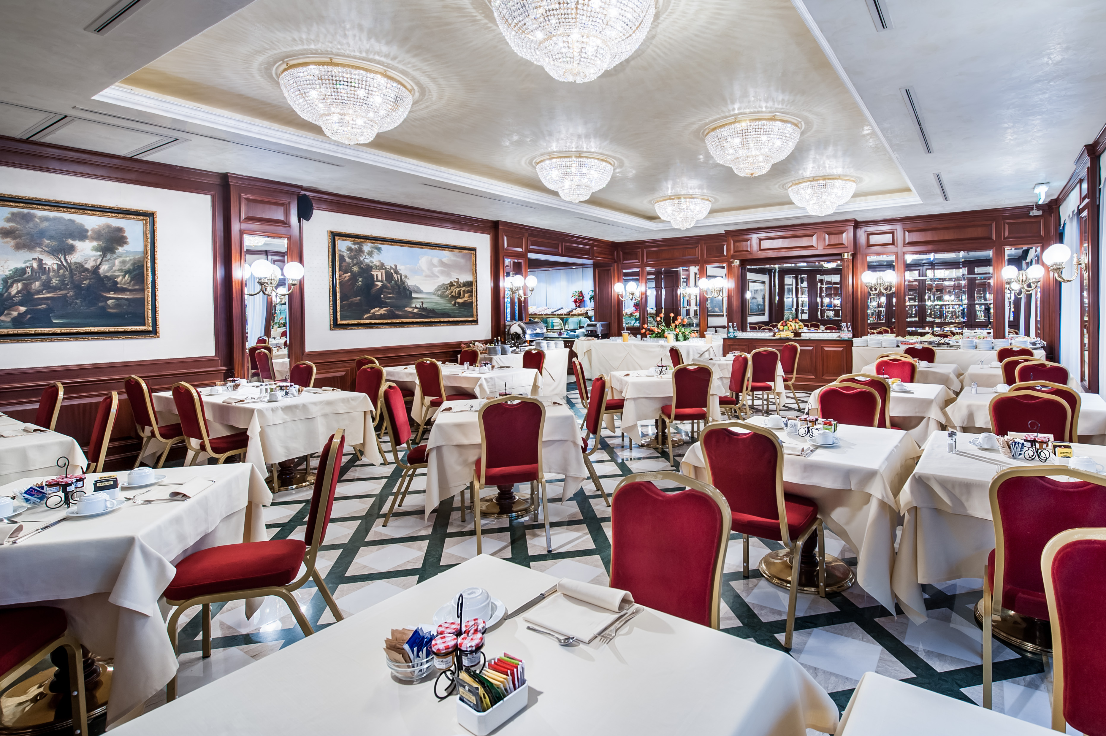 Royal Hotel Carlton Over view