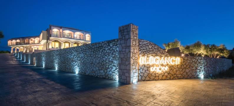 优雅奢华行政套房酒店-限成人(Elegance Luxury Executive Suites - Adults Only)图片