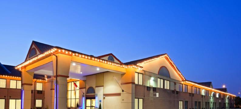 品质酒店及套房(Quality Inn & Suites 5585 Ambler Drive Mississauga Ontario)图片
