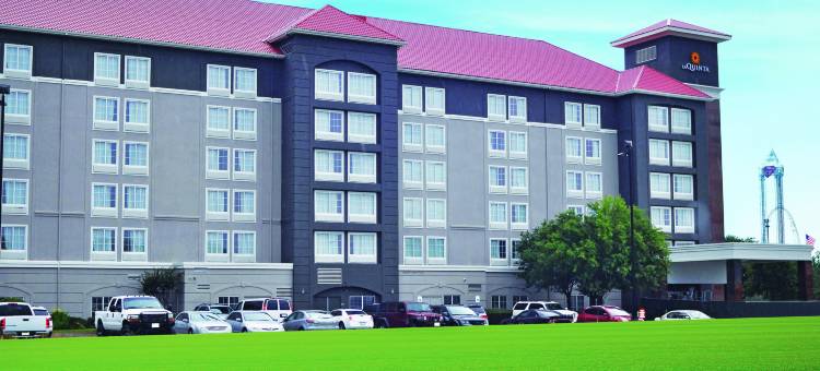 阿林顿北六旗通道拉昆塔温德姆套房酒店(La Quinta Inn & Suites by Wyndham Arlington North 6 Flags Dr)图片