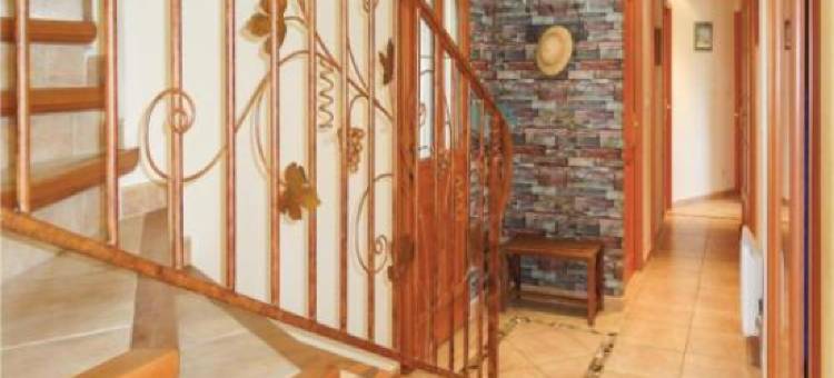 Four-Bedroom Holiday Home in Paziols图片