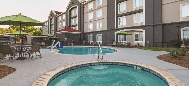 亚历山德里亚机场拉昆塔温德姆套房酒店(La Quinta Inn & Suites by Wyndham Alexandria Airport)图片