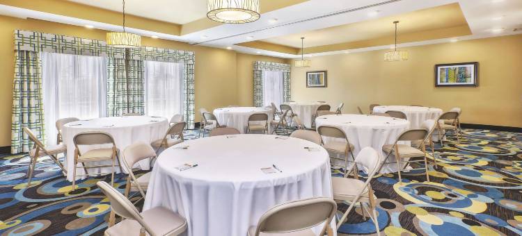尼亚加拉瀑布拉昆塔温德姆套房酒店(La Quinta Inn & Suites by Wyndham Niagara Falls)图片