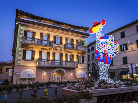 阿尔莫尼亚酒店