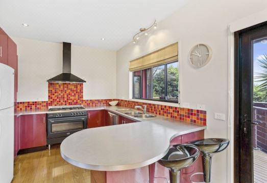 Ocean Views on Nicholson Hotel Overview