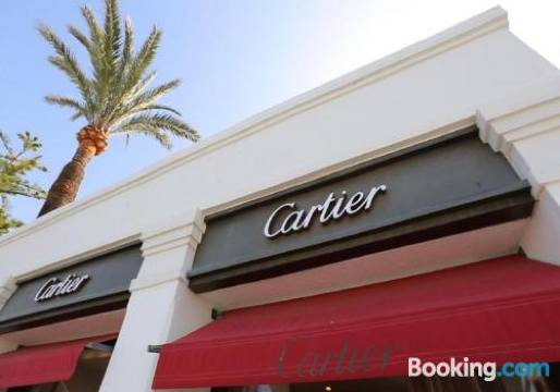 Marbella Home Rentals - Beachfront Luxury Apartment, 5Br Playas del Duque