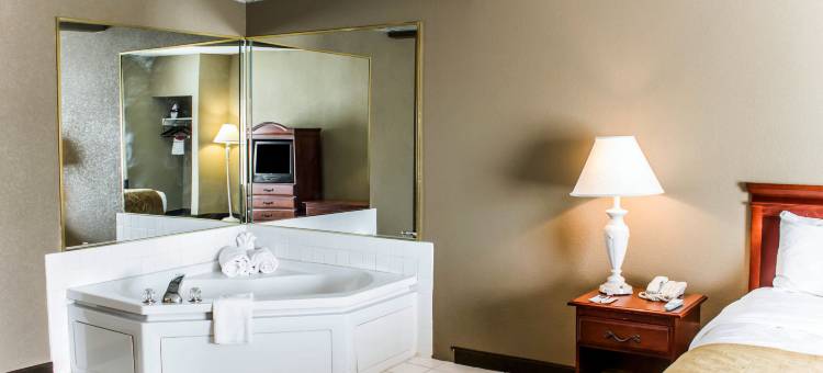 品质酒店套房格雷厄姆 - 伯灵顿南(Quality Suites Graham - Burlington South)图片