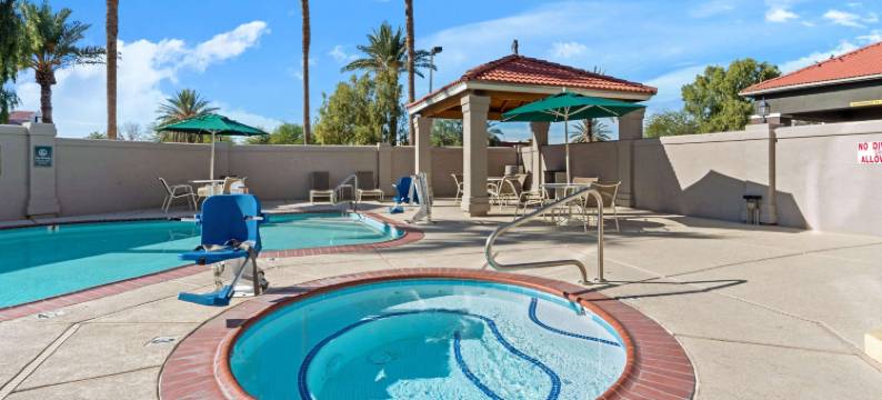 凤凰城I-10西拉昆塔温德姆套房酒店(La Quinta Inn & Suites by Wyndham Phoenix I-10 West)图片