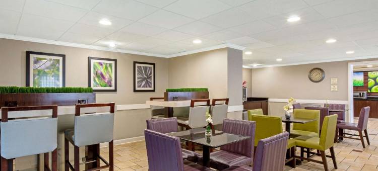 迈阿密机场东拉昆塔温德姆套房酒店(La Quinta Inn & Suites by Wyndham Miami Airport East)图片