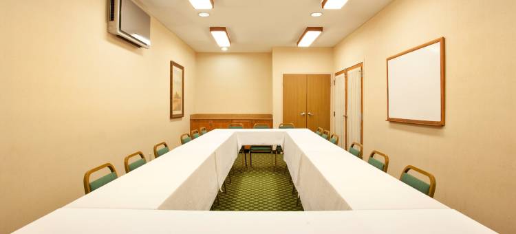 梅里尔维尔温德姆呗盟套房酒店(Baymont by Wyndham Merrillville)图片