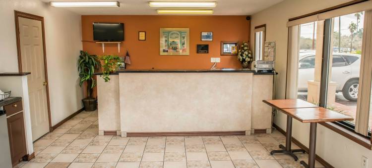 湖市I-75罗德威酒店(Rodeway Inn Lake City I-75)图片