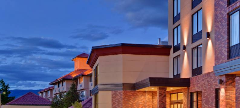 基洛纳酒店和会议中心(Hotel Kelowna & Conference Centre)图片